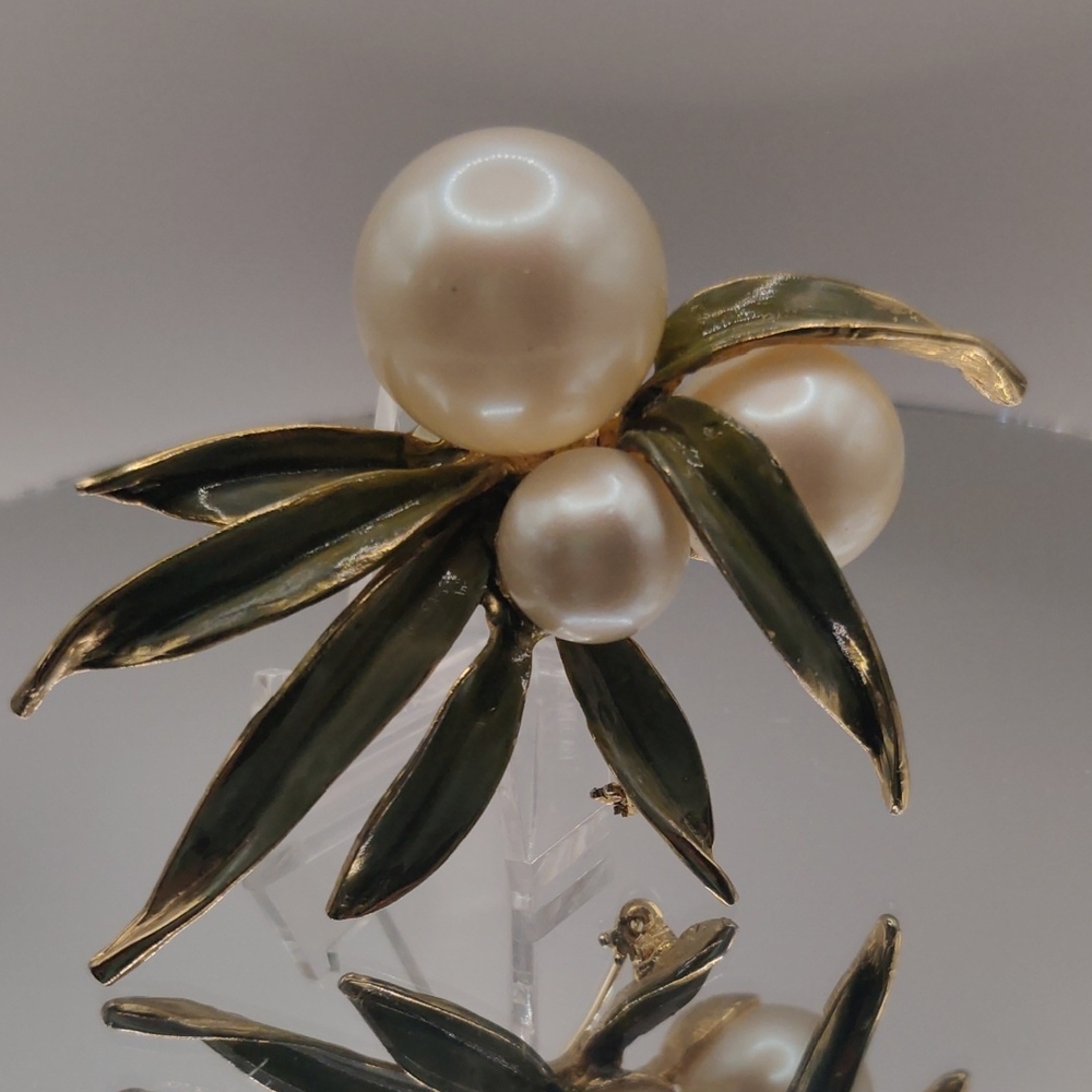 🌟 Vintage Hattie Carnegie Brooch – Timeless Hollywood Glamour 🌟